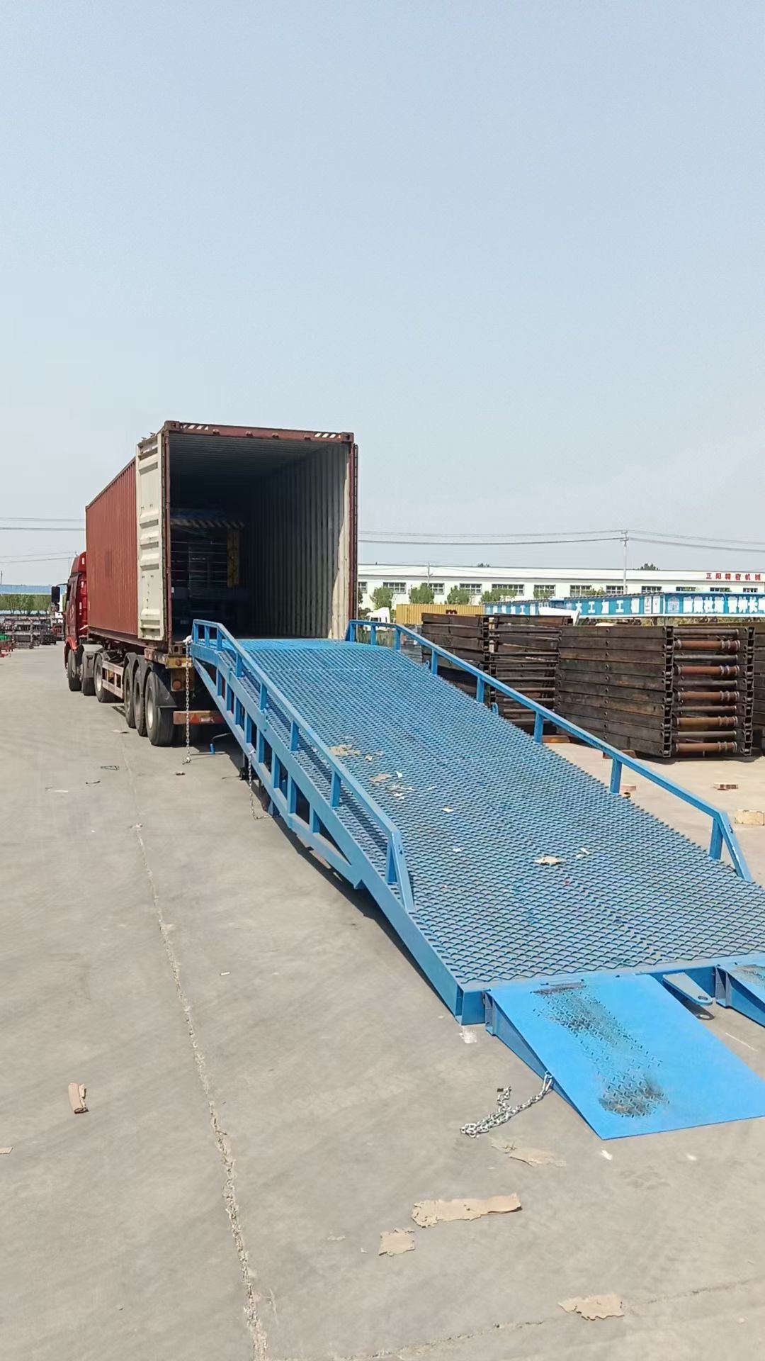 移动式装卸登车桥价格安装实体厂家支持定制