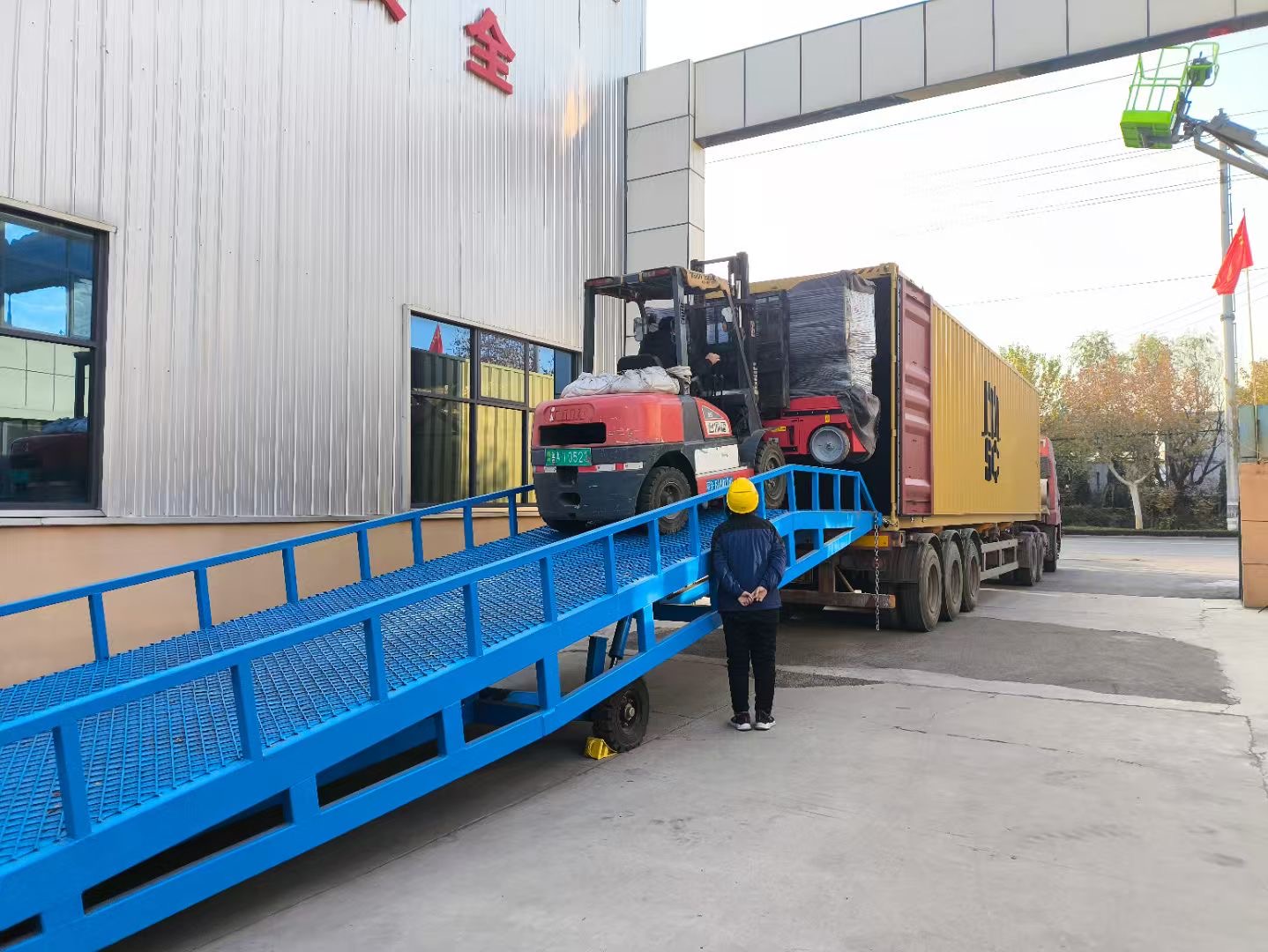 移动登车桥多少钱销售实力工厂