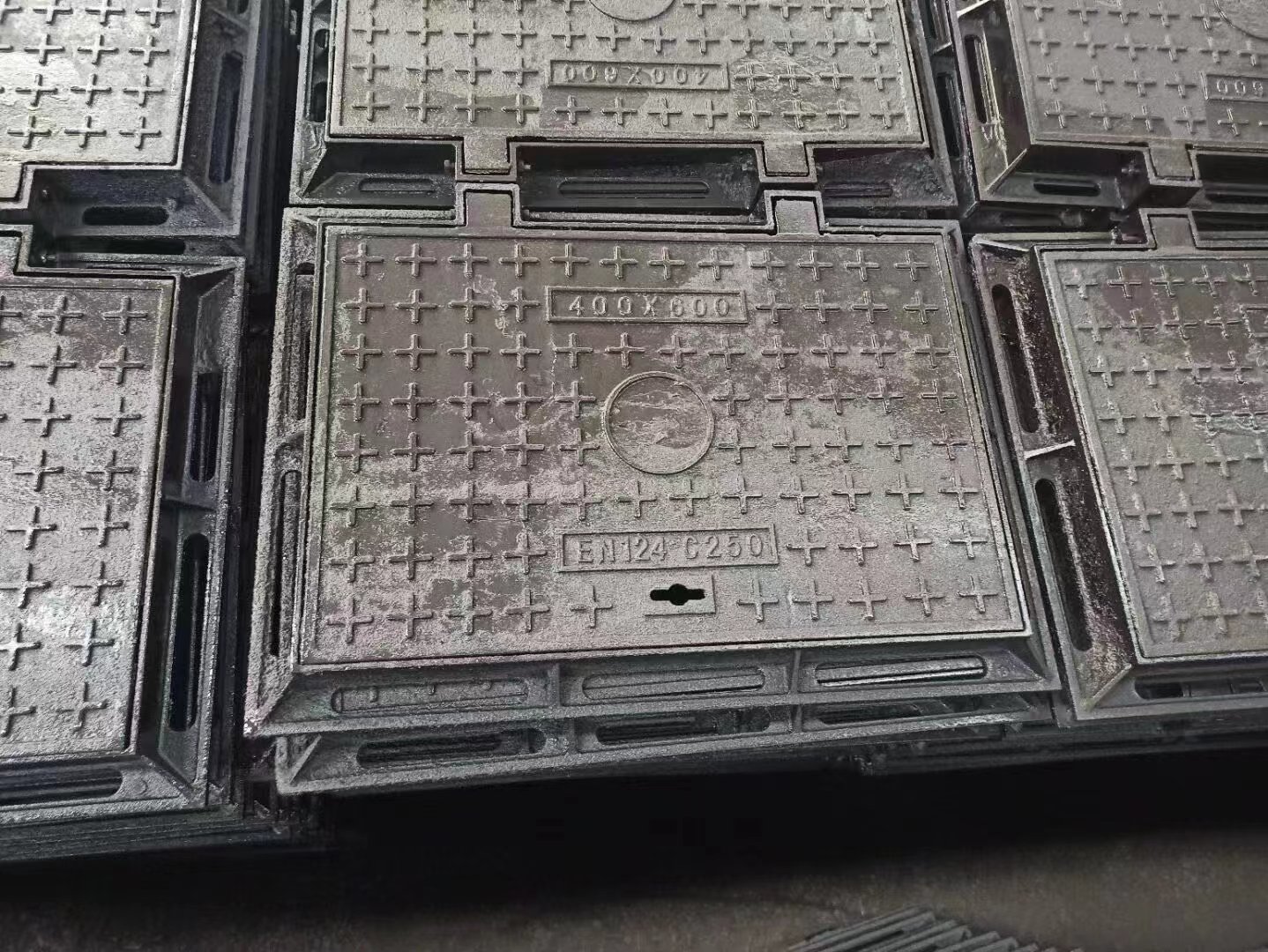 方形球墨铸铁井盖生产厂家建通铸造厂家细节决定成败