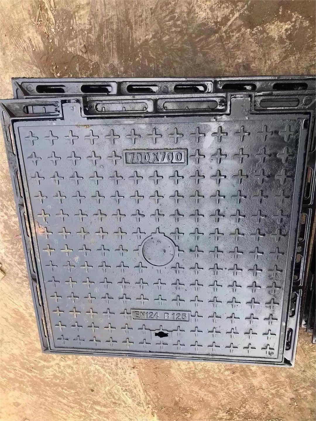 700*900防沉降井盖球墨铸铁生产厂家建通铸造厂家品质优选