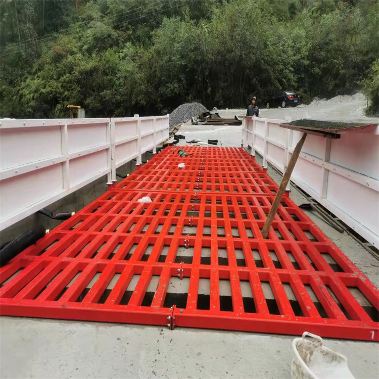 运城稷山工地洗车机 工地洗车台 工地洗轮机 工地冲洗设备 封闭式洗车机 龙门洗车机 全自动洗车机 移动洗车槽 平板洗车机 矿山洗车机 煤矿洗车台 龙门往复式洗车机 厂家-富通达工地冲洗喷淋设备