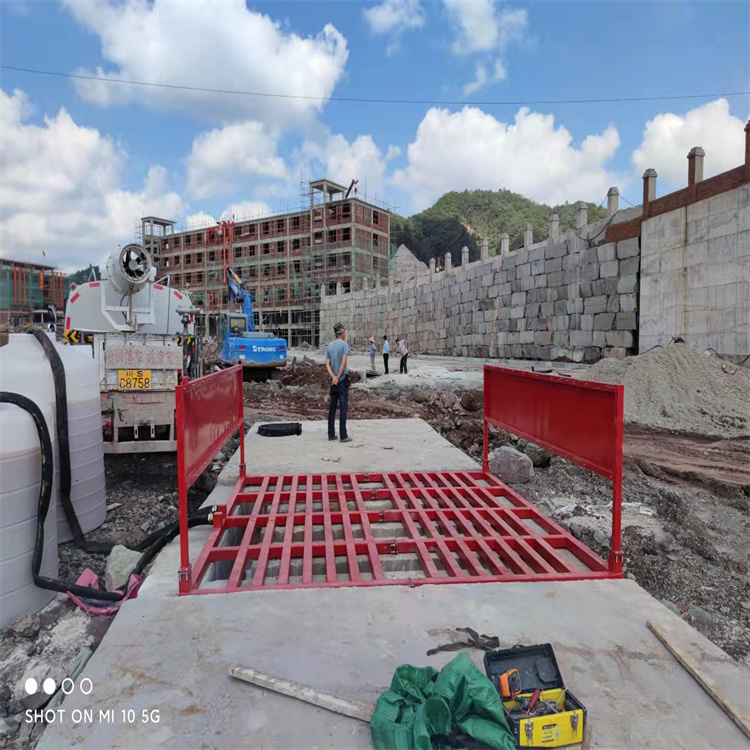 工地洗车机 工地洗车台 工地洗轮机 工地冲洗设备 封闭式洗车机 龙门洗车机 全自动洗车机 移动洗车槽 平板洗车机 矿山洗车机 煤矿洗车台 龙门往复式洗车机 出厂价