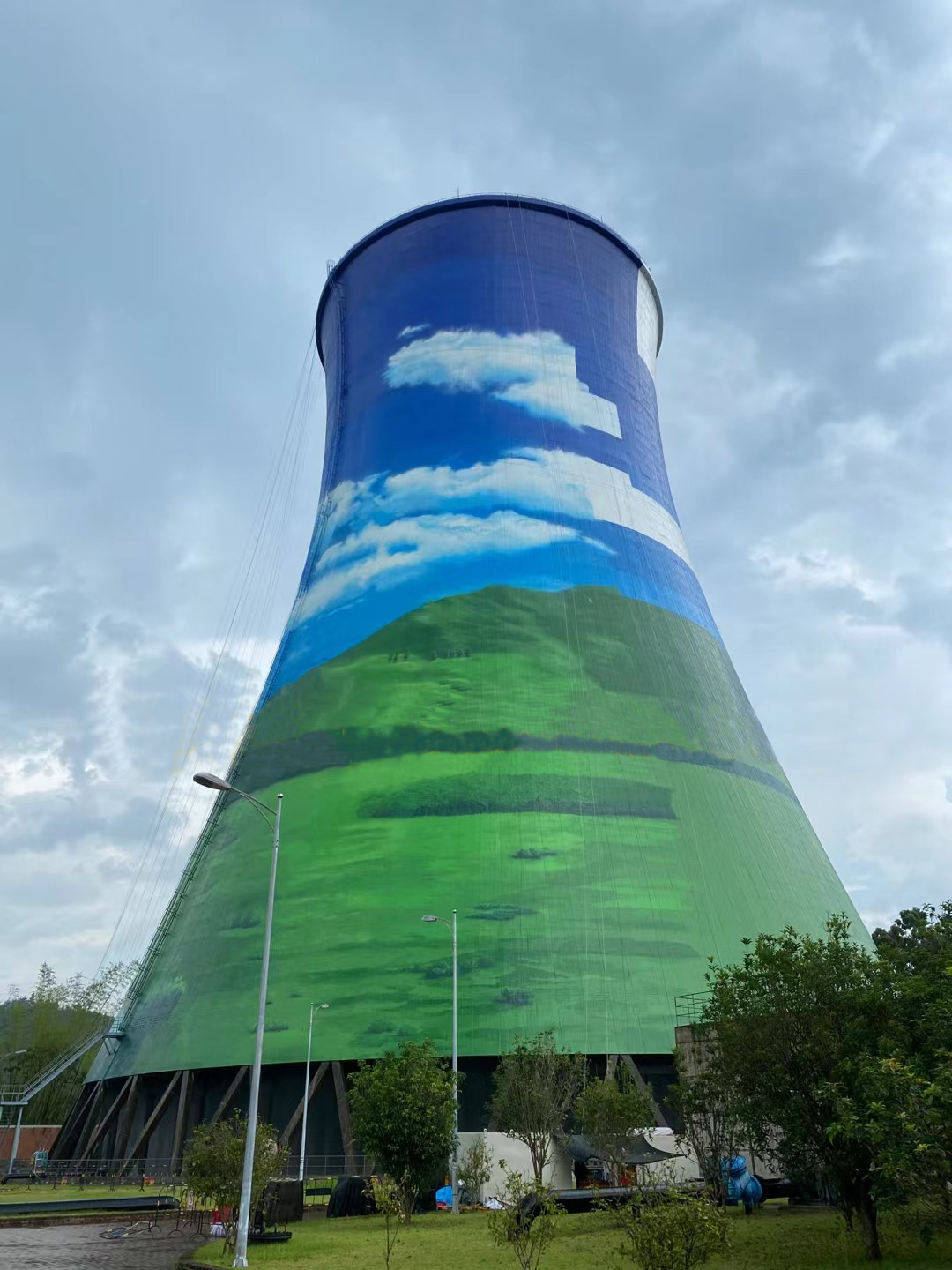 彩绘凉水塔美化图片