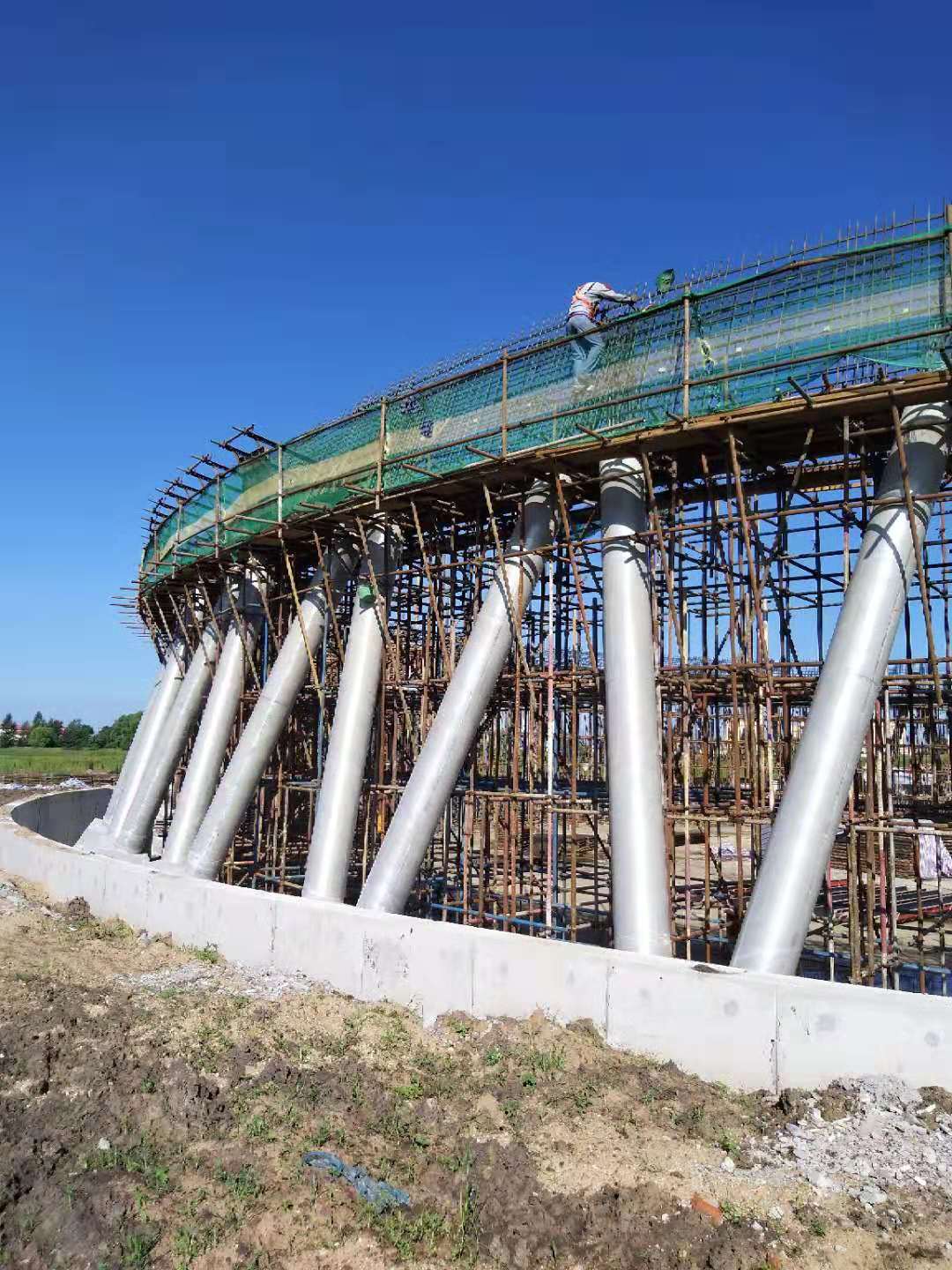 彩绘凉水塔美化图片