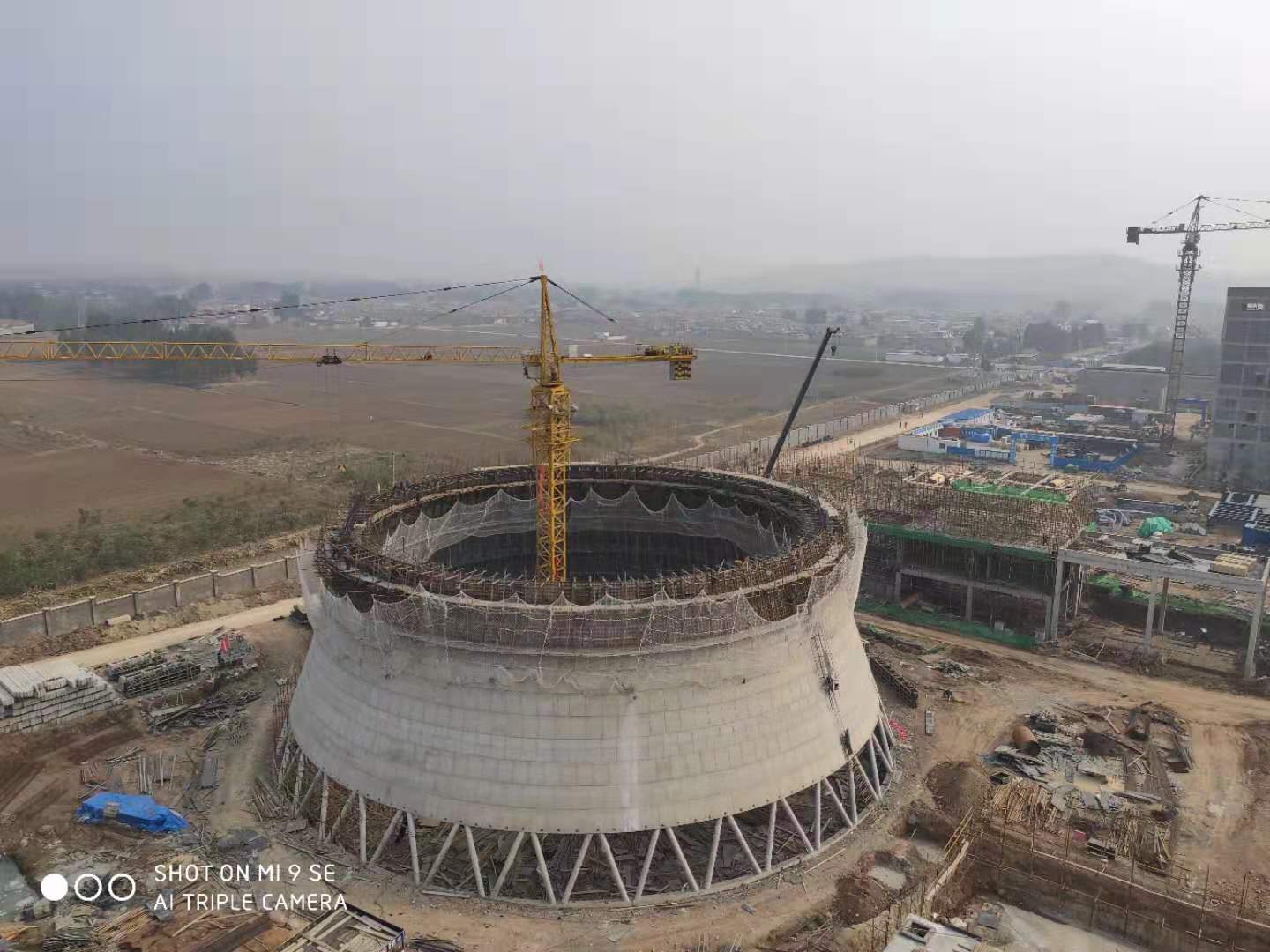 彩绘凉水塔美化图片