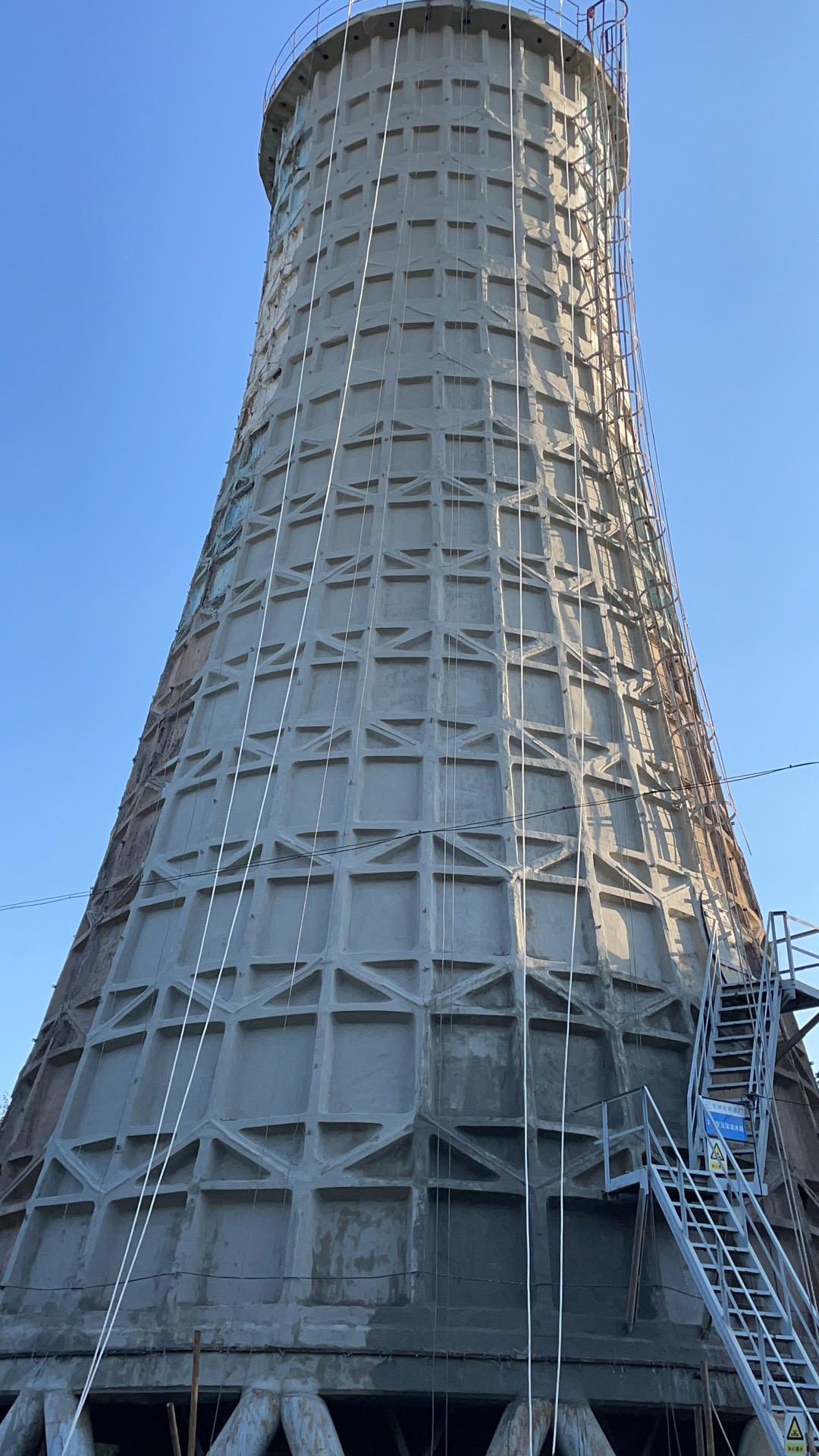 彩绘凉水塔美化图片