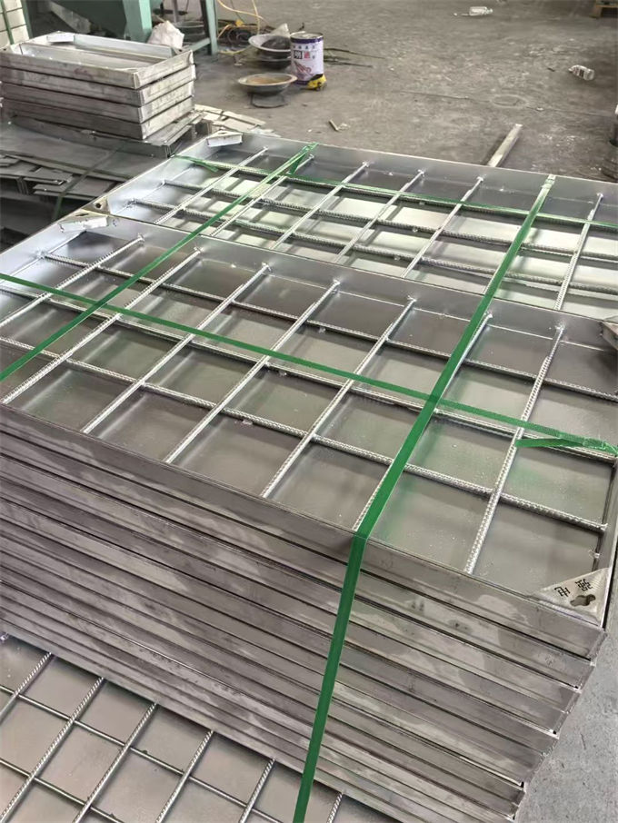 老边不锈钢井盖不锈钢道路铺装井盖专业生产N年