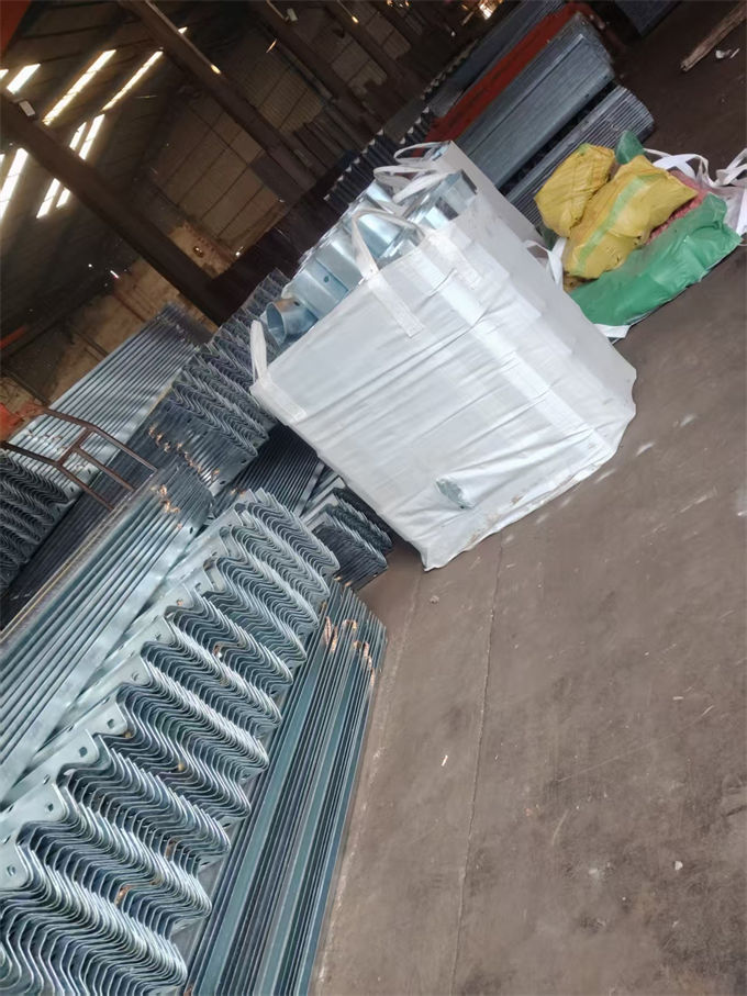 鹤庆波形护栏q235波形护栏专注品质