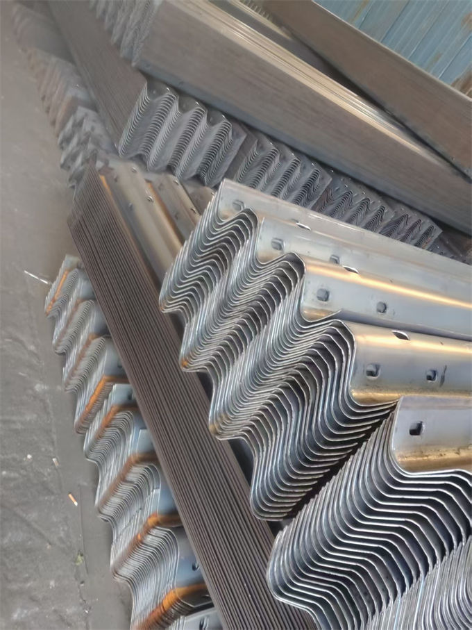 和县波形护栏-波形护栏专用件省心又省钱