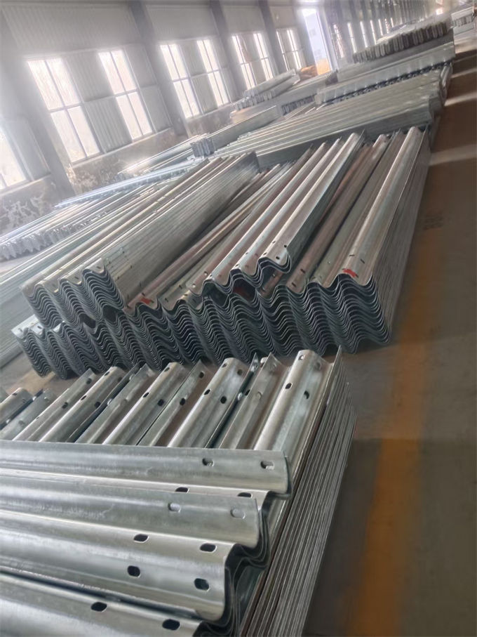 德宏波形护栏_波形护栏板颜色尺寸款式定制