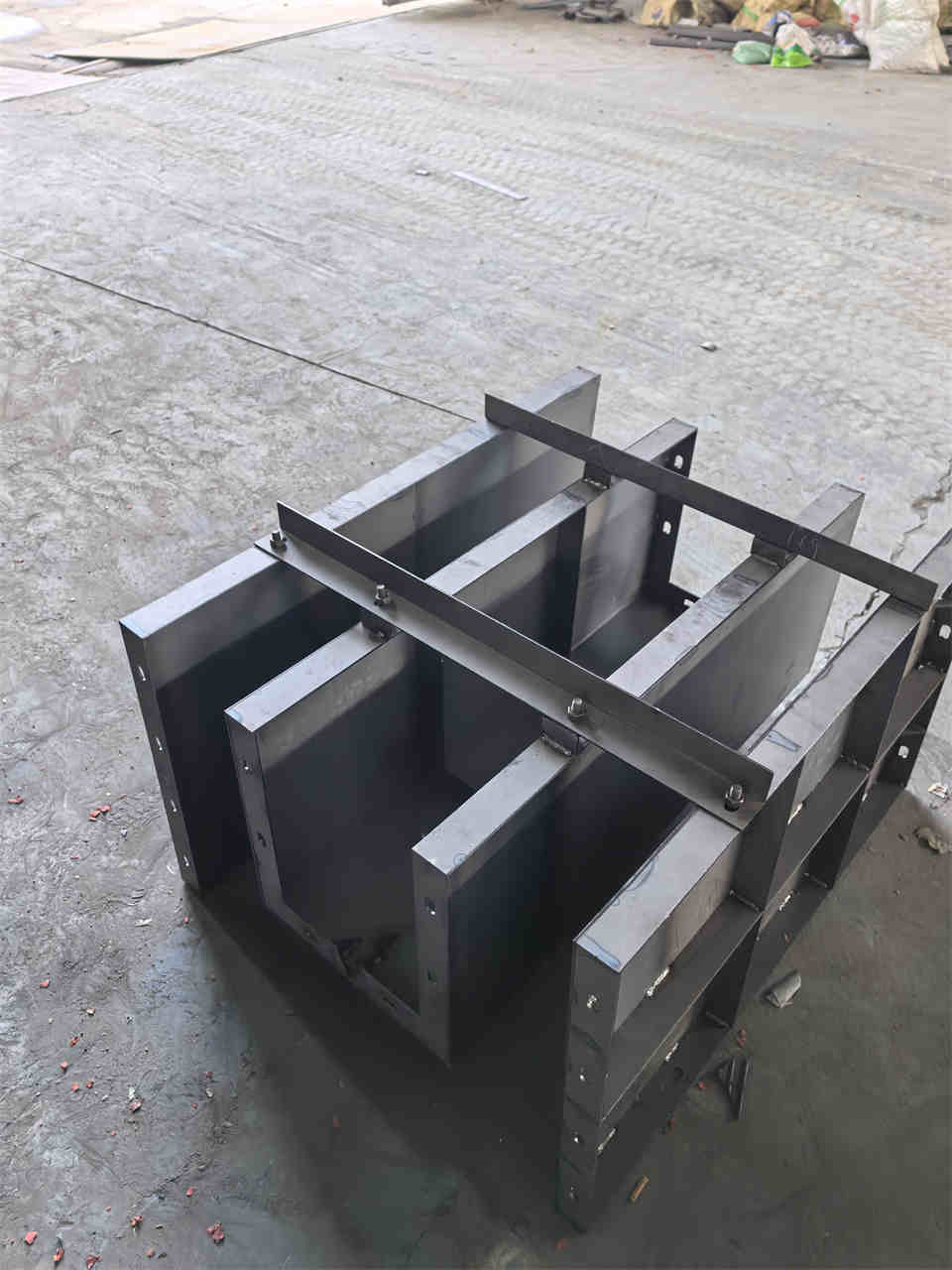 荔浦流水槽模具急流槽模具助您降低采购成本