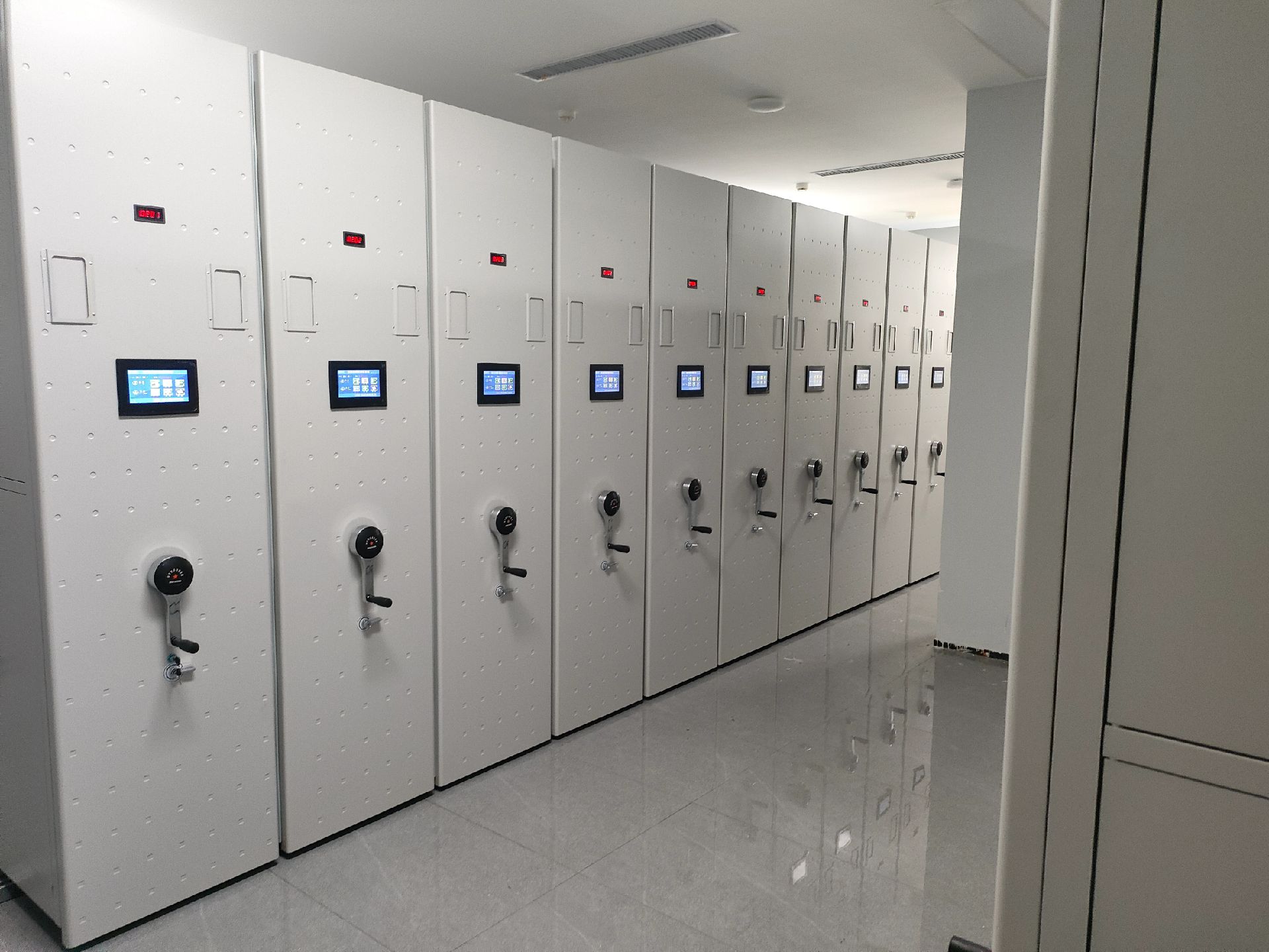 格尔密集架 密集柜_手动型密集柜严格把控每一处细节