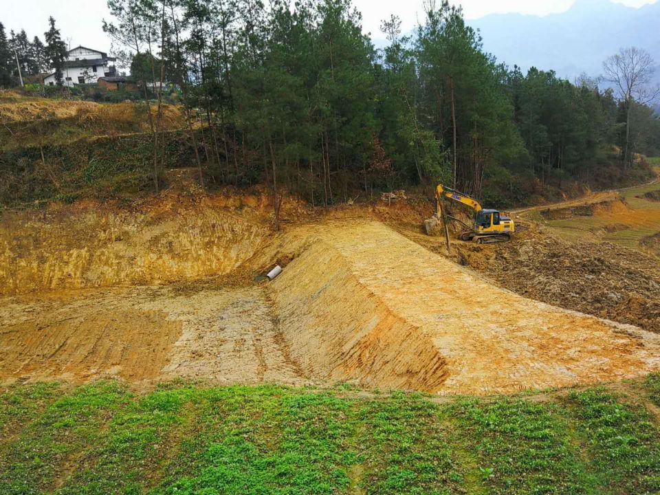 山体滑坡地质灾害治理沙土固化剂质保一年